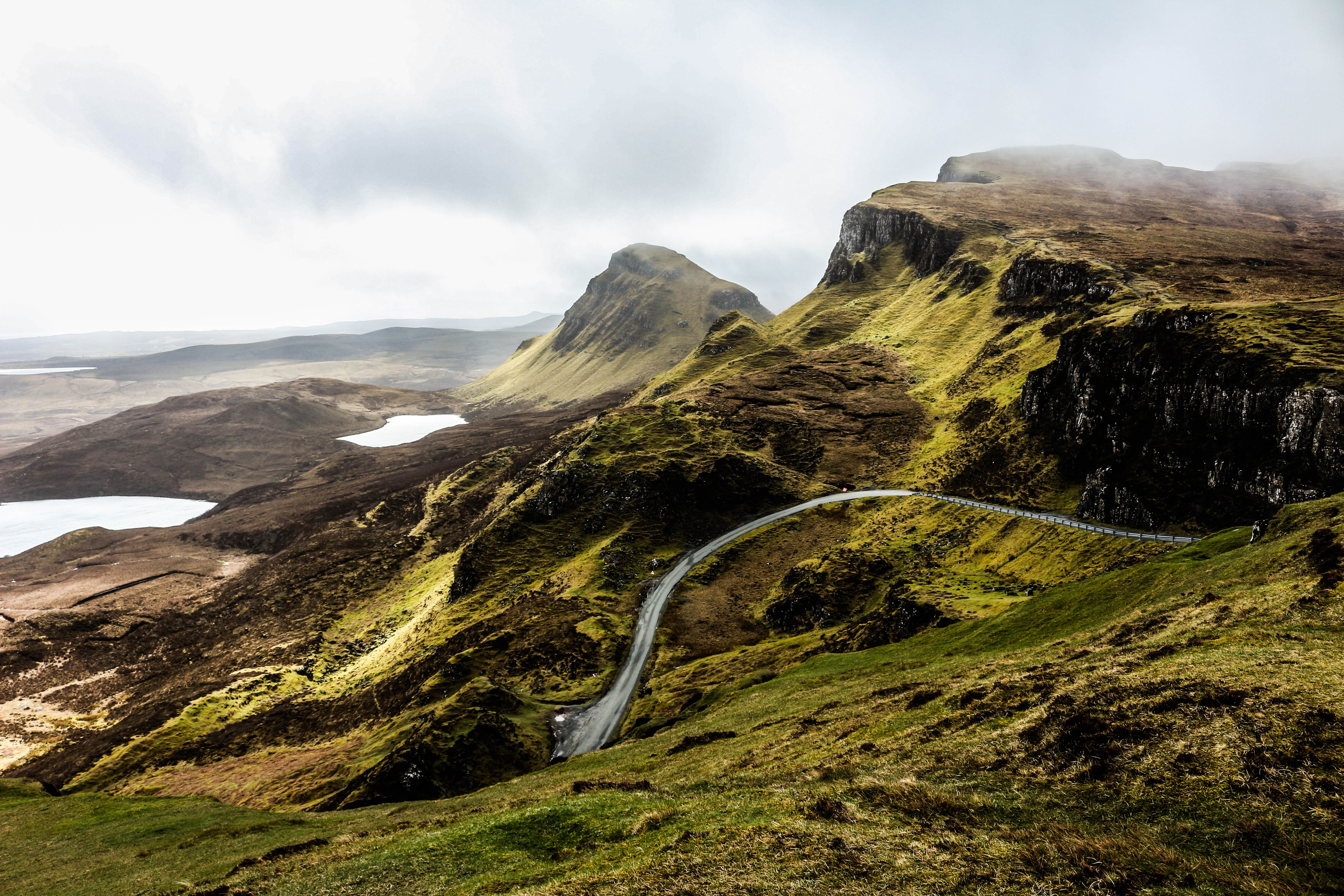 Skye, le Quiraing. C'est une formation géologique d'origine volcanique. La route qui la traverse est magnifique. En l'espace de quelques minutes, il s'est mis à pleuvoir.